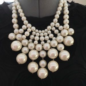 Faux pearl statement necklace